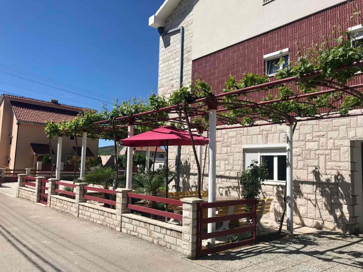 Apartmani Rada Требинье Экстерьер фото